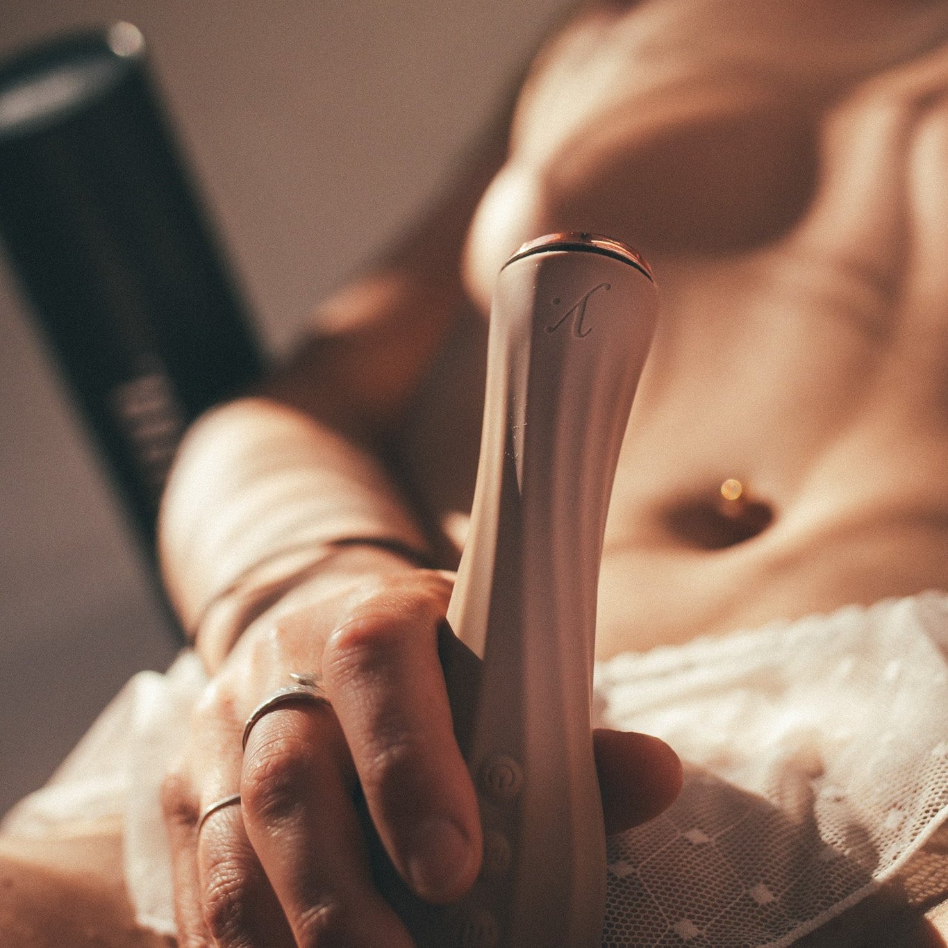 The Mona Wand Massager